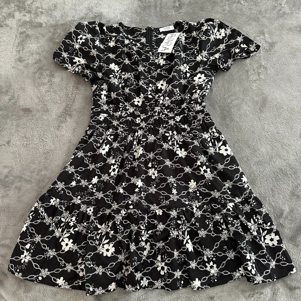 NWT Avara Lorena Dress Black White Embroidered Women's MEDIUM Fit Flare